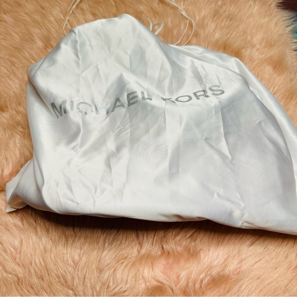 Michael Kors handbag with tassel detail. - Picture 16 of 16